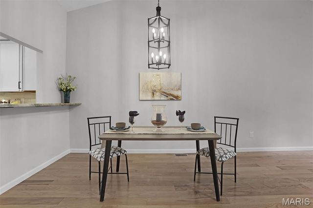 1032 King Henry Court, Creve Coeur, MO 63146