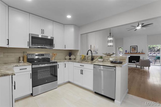 1032 King Henry Court, Creve Coeur, MO 63146