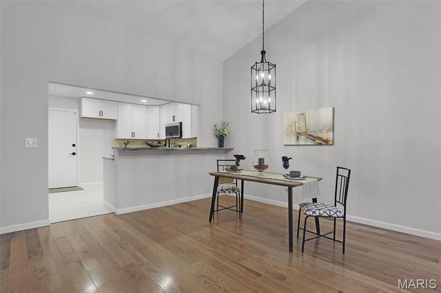 1032 King Henry Court, Creve Coeur, MO 63146