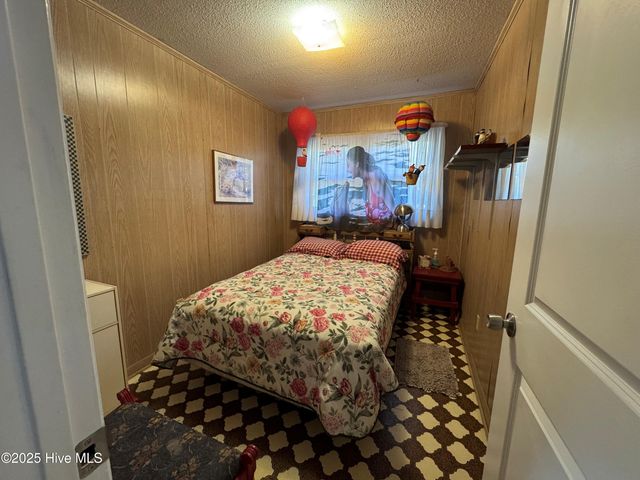 102 Lawrence Street, Emerald Isle, NC 28594