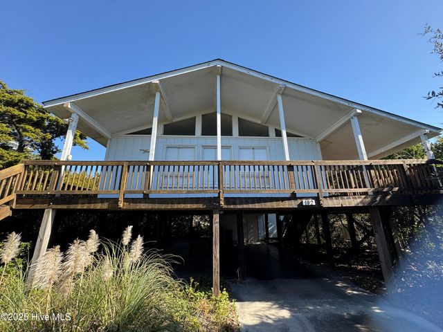102 Lawrence Street, Emerald Isle, NC 28594