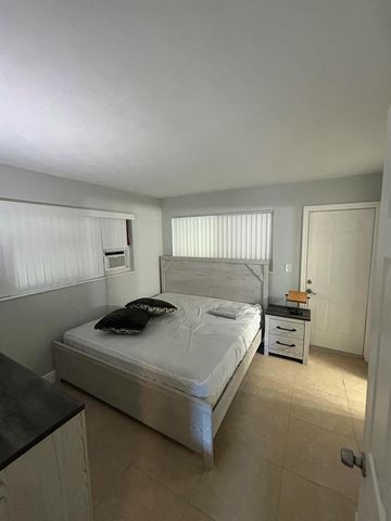 925 NE 17th Avenue 5, Fort Lauderdale, FL 33304