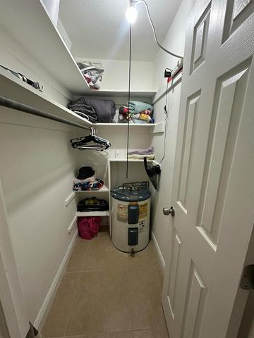 925 NE 17th Avenue 5, Fort Lauderdale, FL 33304