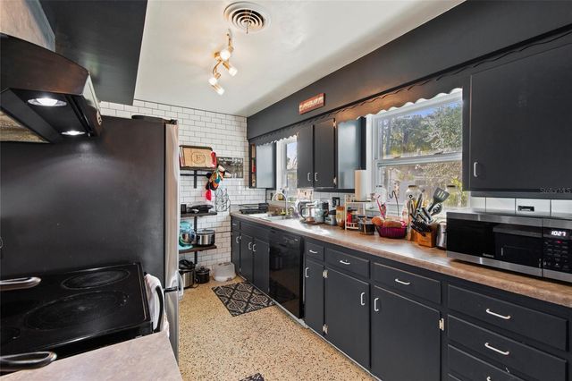 6118 36TH AVENUE N, St Petersburg, FL 33710