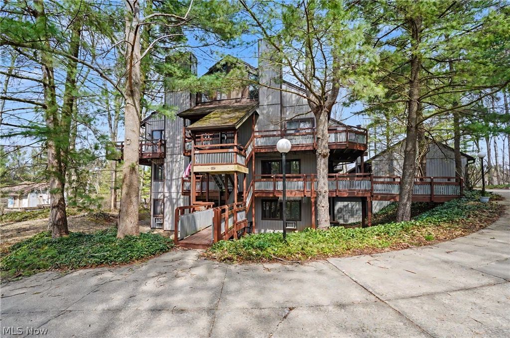 2197 Pinebrook Trail, Cuyahoga Falls, OH 44223