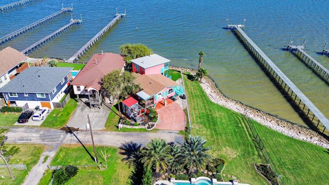 1121 6th Street, San Leon, TX 77539