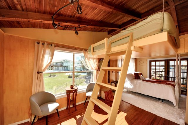 1121 6th Street, San Leon, TX 77539