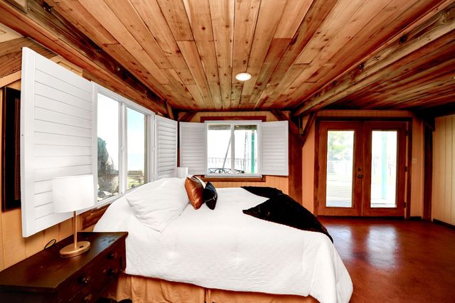 1121 6th Street, San Leon, TX 77539