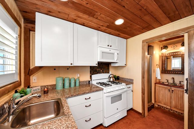 1121 6th Street, San Leon, TX 77539