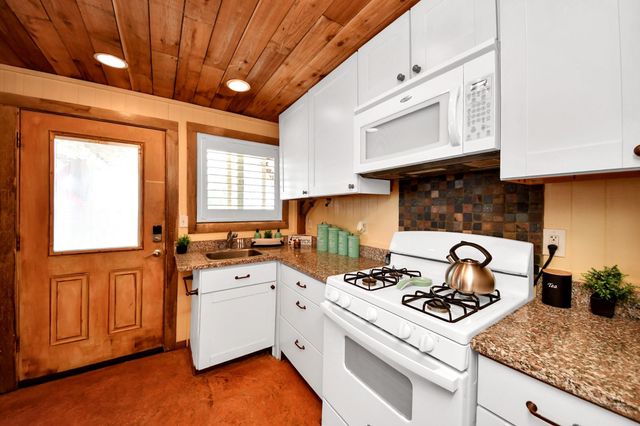 1121 6th Street, San Leon, TX 77539