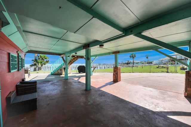 1121 6th Street, San Leon, TX 77539