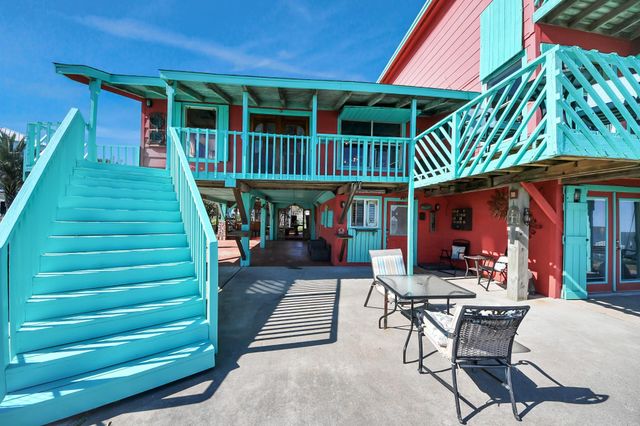 1121 6th Street, San Leon, TX 77539