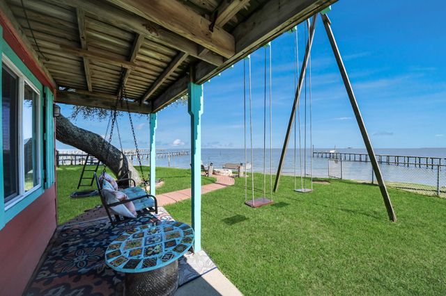 1121 6th Street, San Leon, TX 77539