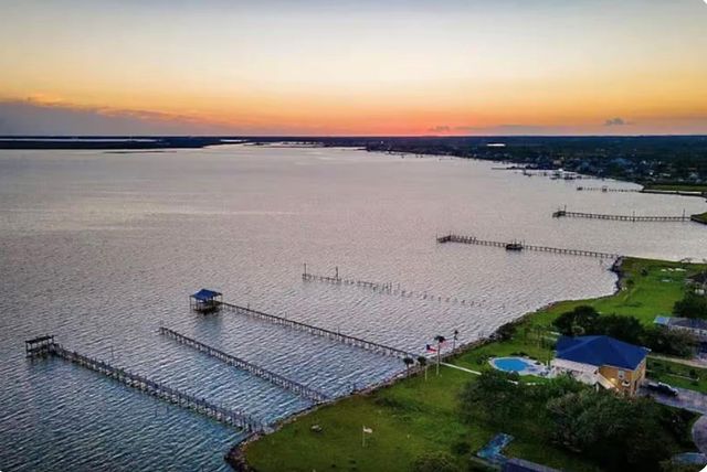 1121 6th Street, San Leon, TX 77539