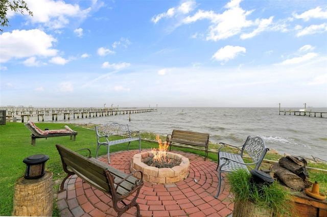 1121 6th Street, San Leon, TX 77539