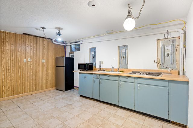2708 W BROADWAY, Columbia, MO 65203