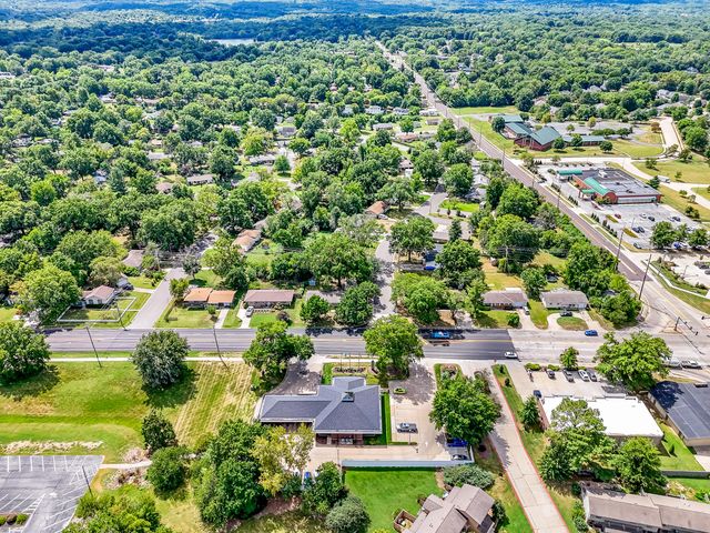 2708 W BROADWAY, Columbia, MO 65203