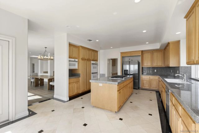 941 Avocado Pl, Del Mar, CA 92014