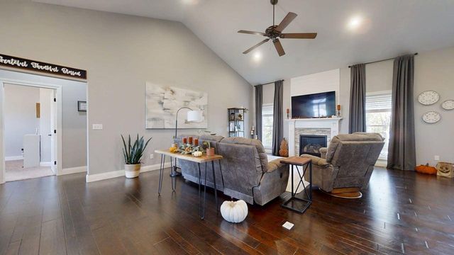 2112 Slade Lane, Mahomet, IL 61853