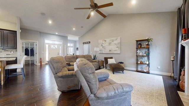 2112 Slade Lane, Mahomet, IL 61853