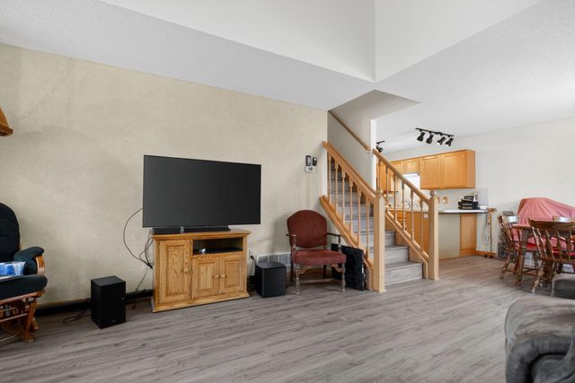 7040 49th Street N, Oakdale, MN 55128