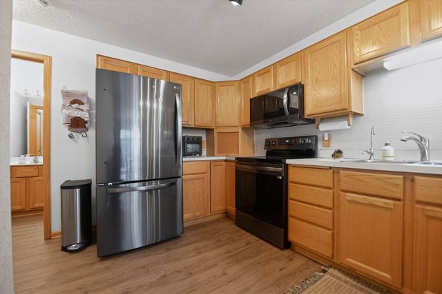 7040 49th Street N, Oakdale, MN 55128