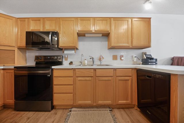 7040 49th Street N, Oakdale, MN 55128