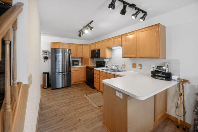 7040 49th Street N, Oakdale, MN 55128