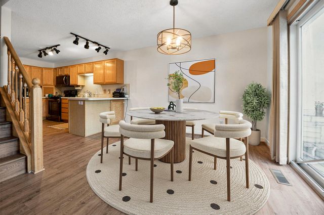 7040 49th Street N, Oakdale, MN 55128