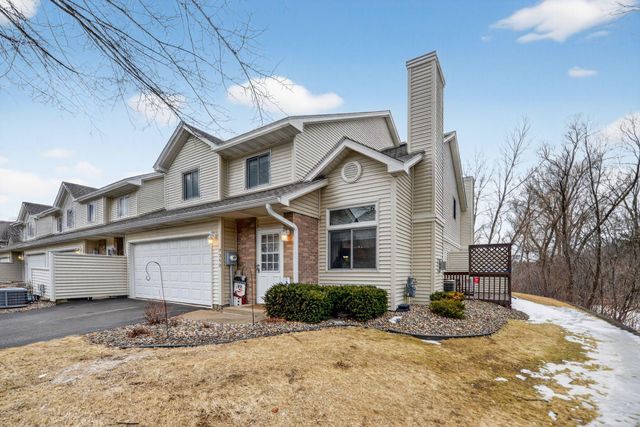 7040 49th Street N, Oakdale, MN 55128