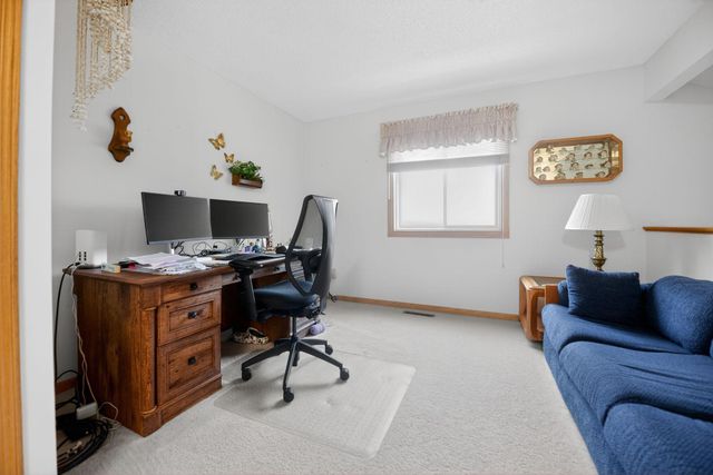 7040 49th Street N, Oakdale, MN 55128