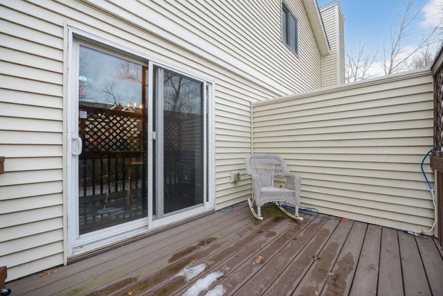 7040 49th Street N, Oakdale, MN 55128