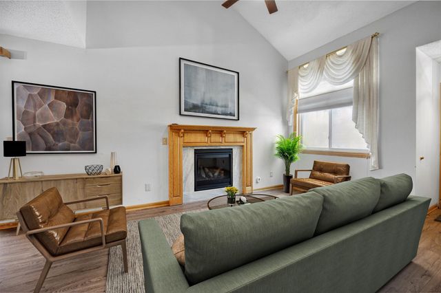 7040 49th Street N, Oakdale, MN 55128