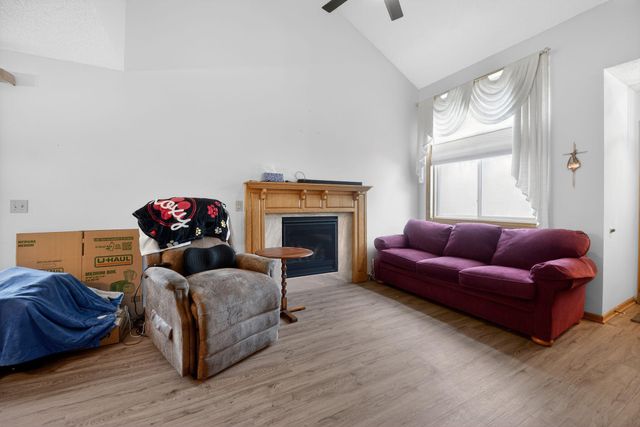 7040 49th Street N, Oakdale, MN 55128