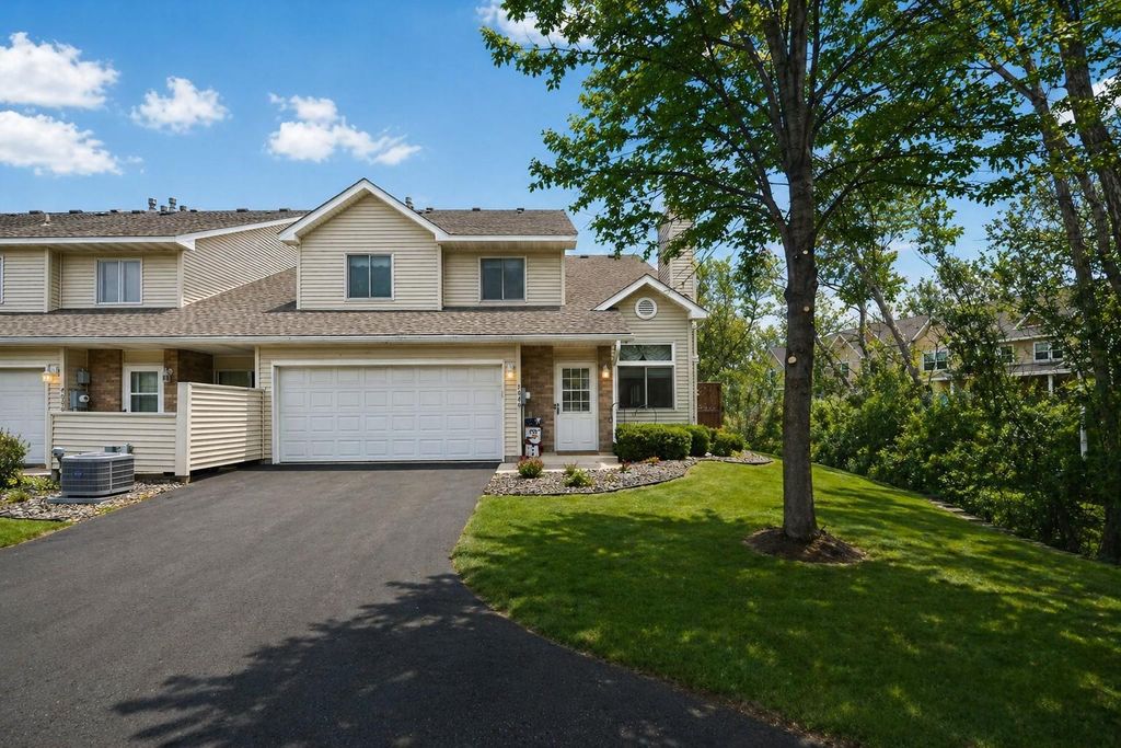 7040 49th Street N, Oakdale, MN 55128 — photo 2