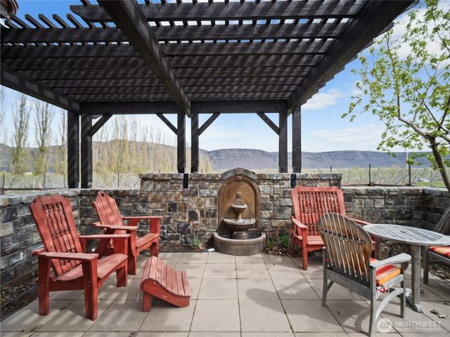 5814 Colockum Road, Malaga, WA 98828