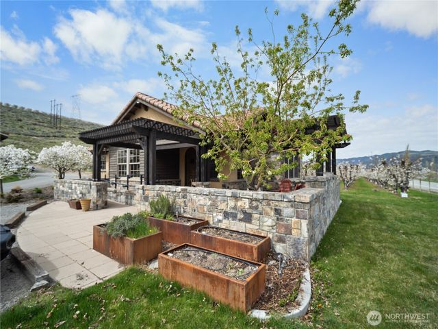 5814 Colockum Road, Malaga, WA 98828