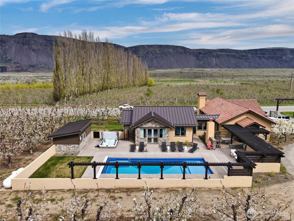 5814 Colockum Road, Malaga, WA 98828