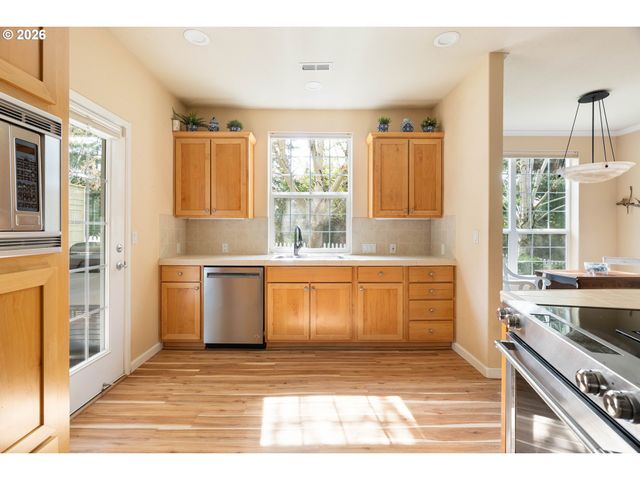 4901 SUMMERLINN Way, West Linn, OR 97068