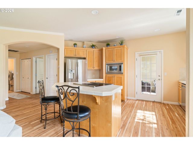 4901 SUMMERLINN Way, West Linn, OR 97068