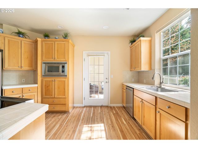 4901 SUMMERLINN Way, West Linn, OR 97068