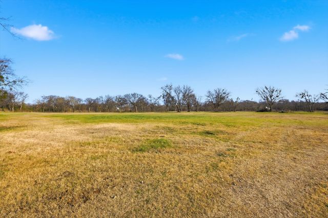 1401 S Walnut Street, Cleburne, TX 76033