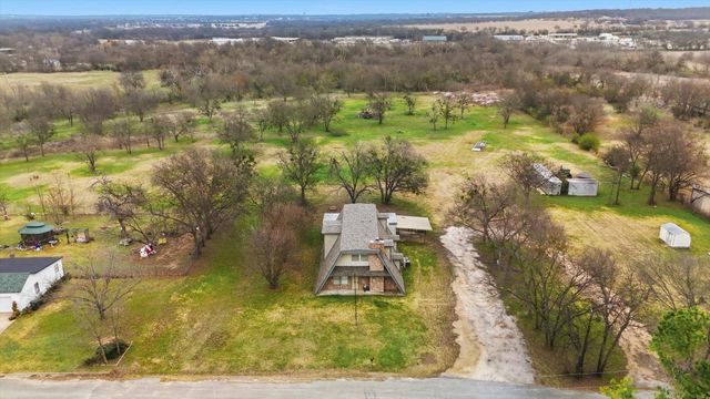 1401 S Walnut Street, Cleburne, TX 76033