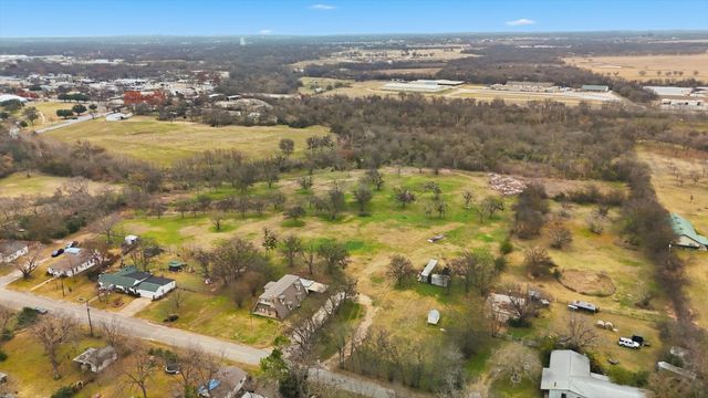 1401 S Walnut Street, Cleburne, TX 76033