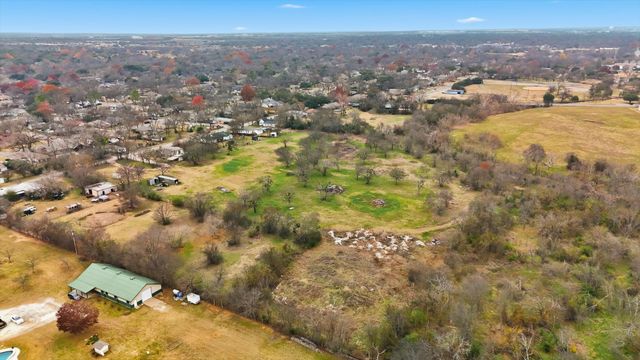 1401 S Walnut Street, Cleburne, TX 76033