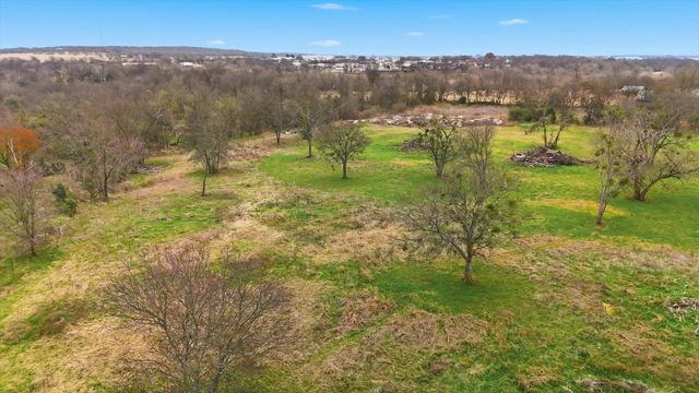 1401 S Walnut Street, Cleburne, TX 76033