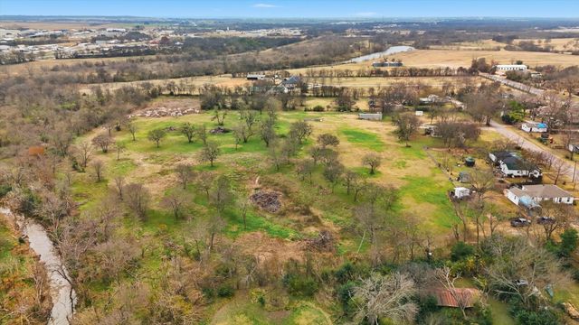 1401 S Walnut Street, Cleburne, TX 76033