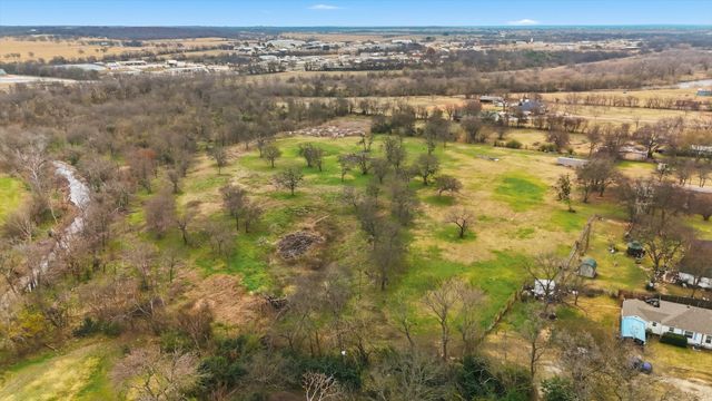 1401 S Walnut Street, Cleburne, TX 76033