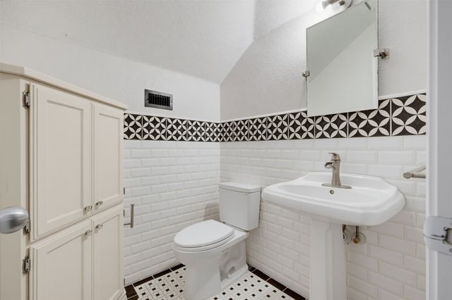 9108 High Oaks Drive, North Richland Hills, TX 76182