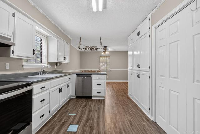 2101 Coral Tree Drive, Bryant, AR 72022
